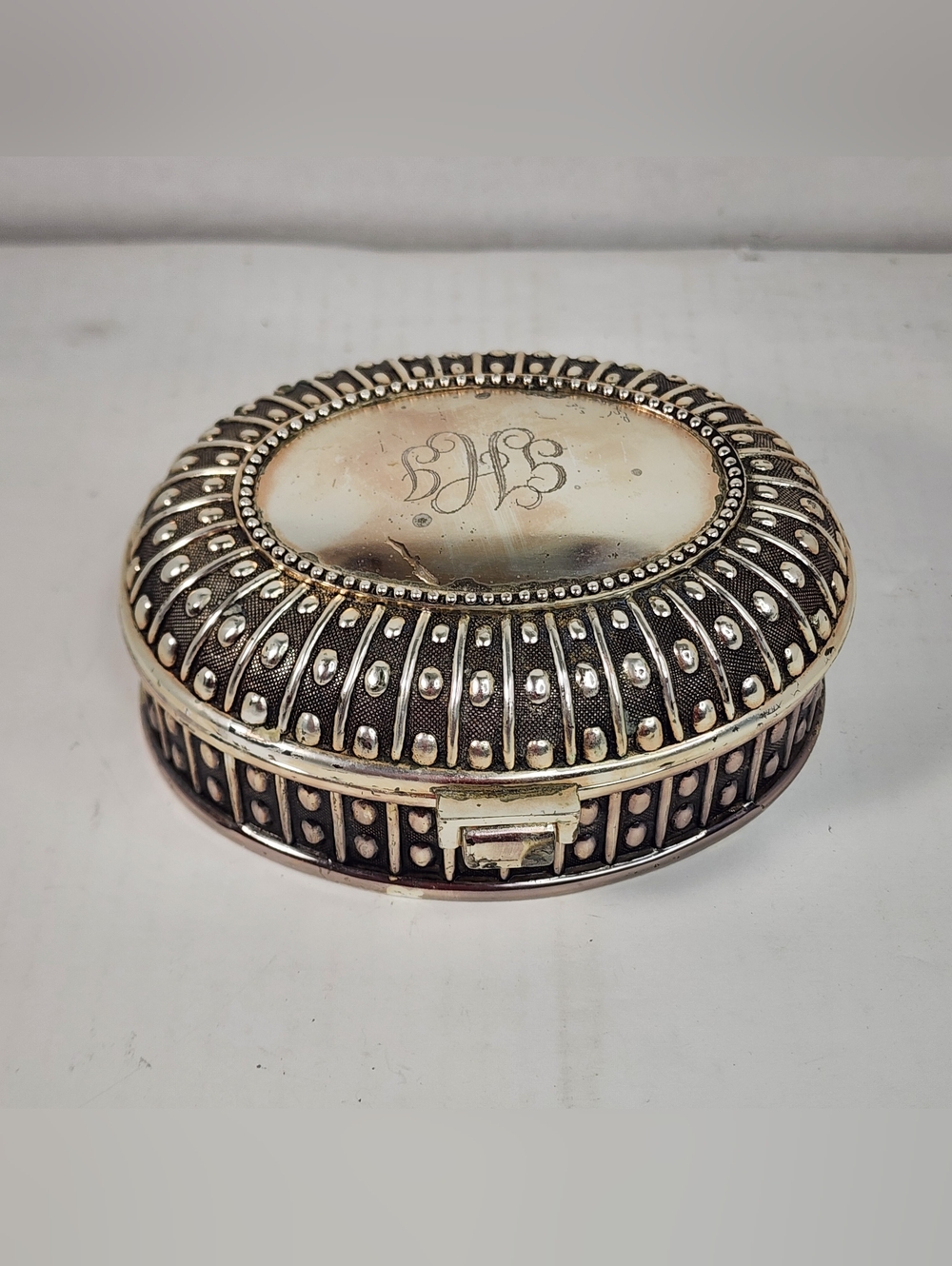 VTG Sheridan Non Tarnish  Silver Jewelry Box Oval 3.5'' Hinged.